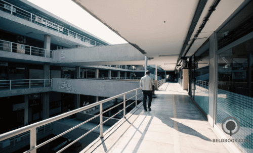 صورة من كانفا توضيحية مركز لجوء