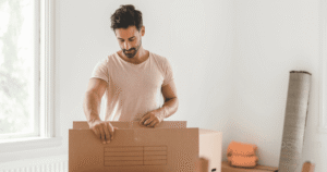 شخص منتقل للعيش في بيت جديد