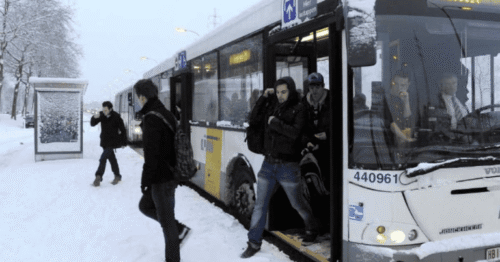 De Lijn تعدّل أسعار التذاكر 2026 اشتراك Buzzy Pazz للشباب يصبح أرخص
