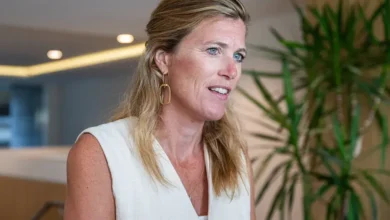 وزيرة العدل البلجيكية Annelies Verlinden خلال مقابلة صحفية