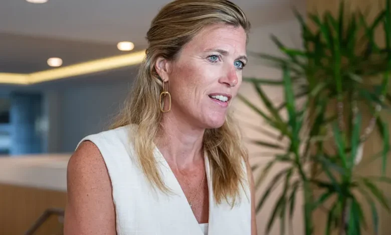 وزيرة العدل البلجيكية Annelies Verlinden خلال مقابلة صحفية