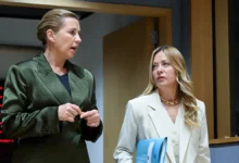 Mette Frederiksen وGiorgia Meloni خلال لقاء سياسي أوروبي